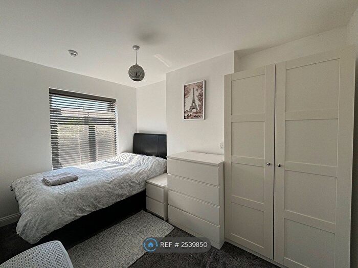 2 Bedroom Flat To Rent In Clive Street, Cardiff, CF11