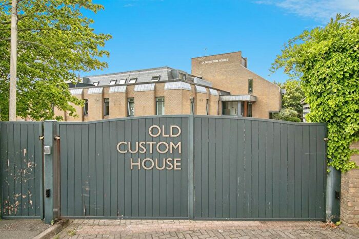 2 Bedroom Flat For Sale In Main Road, Harwich, CO12