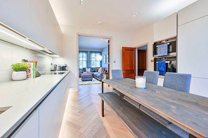 3 Bedroom Flat To Rent In Gunterstone Road, West Kensington, London, W14