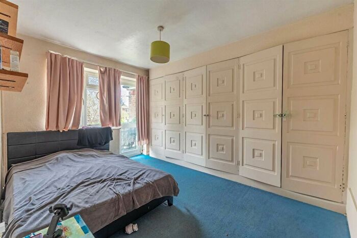 2 Bedroom Apartment For Sale In Sterling Avenue, Edgware, HA8