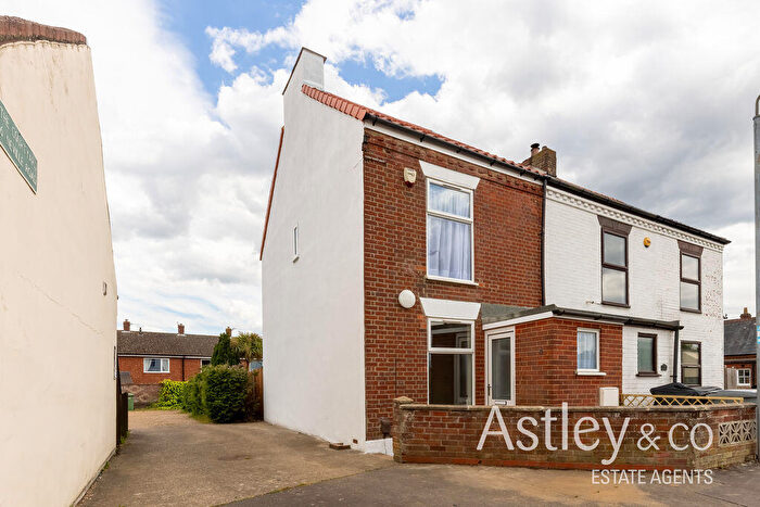 3 Bedroom Semi Detached House For Sale In Neville Road, Sprowston, Norwich, NR7