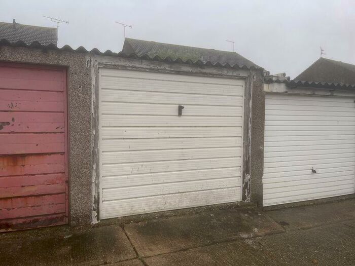 Terraced House To Rent In Garage, Torridge Close, Worthing, BN13