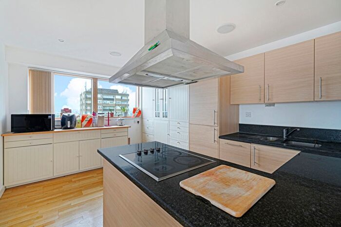 3 Bedroom Flat To Rent In Metro Central Heights, Newington Causeway, SE1