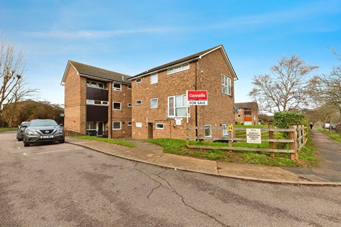 2 Bedroom Flat For Sale In Hilly Fields, Welwyn Garden City, AL7