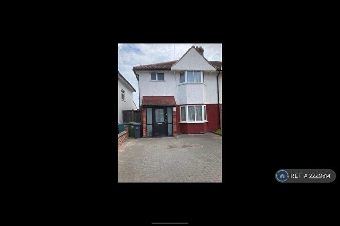 3 Bedroom Semi-Detached House To Rent In Blacklands Road, London, SE6