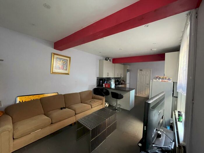 6 Bedroom House To Rent In Shakespeare Avenue, Southampton, SO17