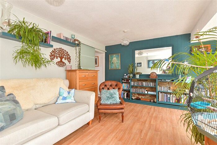 2 Bedroom Maisonette For Sale In Ivy House Road, Whitstable, Kent, CT5