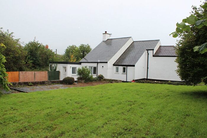 3 Bedroom Farmhouse To Rent In The Roe, St. Asaph, LL17