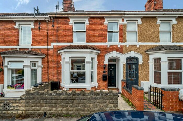 3 Bedroom Terraced House For Sale In Kent Road, Old Town, Swindon, Wiltshire, SN1