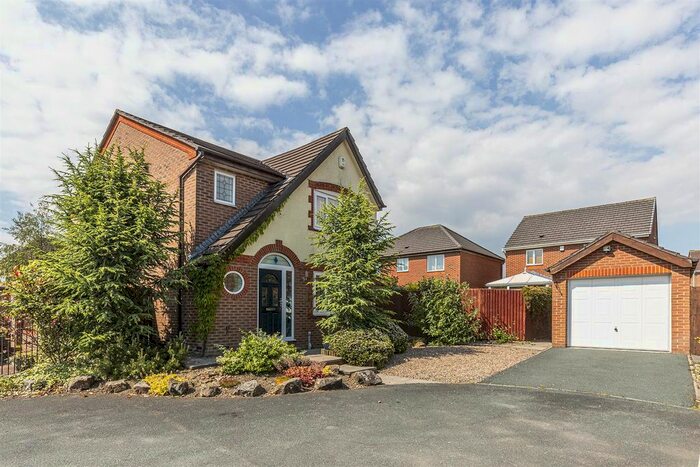3 Bedroom Detached House For Sale In Greenfield Crescent, Grange Moor, Wakefield, WF4