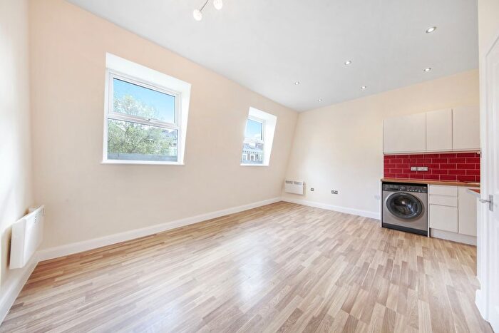 2 Bedroom Flat To Rent In Fonthill Road, Finsbury Park, N4