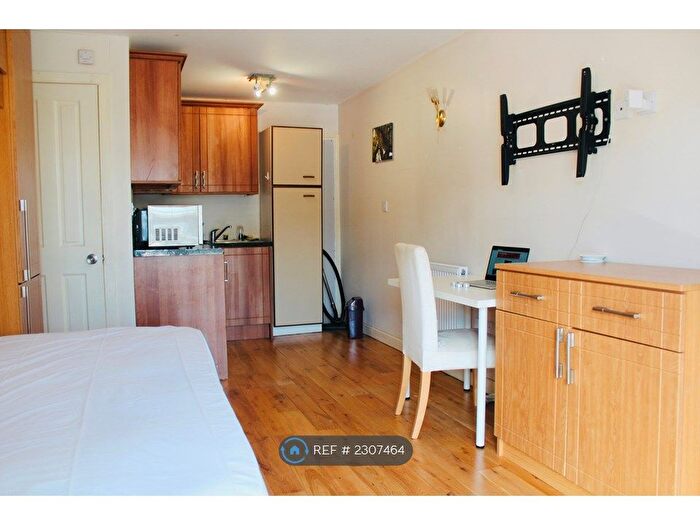 Studio To Rent In Oakley Close, Isleworth, TW7