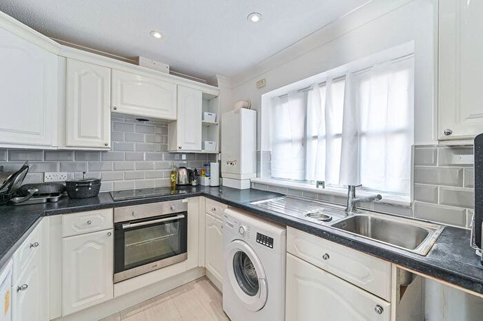 2 Bedroom Flat To Rent In Amhurst Walk, Thamesmead, London, SE28