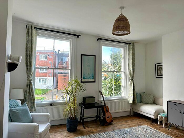 2 Bedroom Apartment To Rent In Grafton Road, London, NW5
