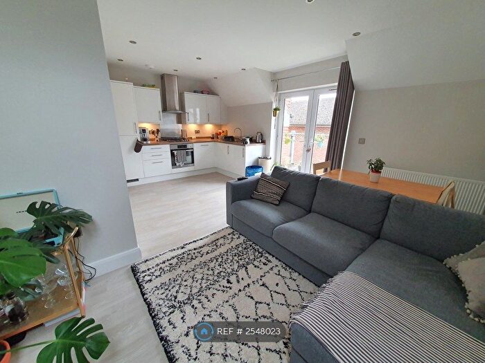 1 Bedroom Flat To Rent In Connaught Place, Brookwood, Woking, GU24