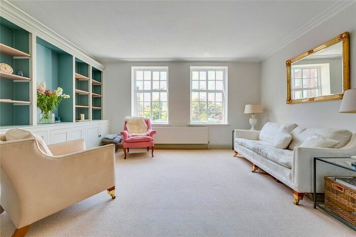 2 Bedroom Flat To Rent In Richmond Hill Court, Richmond, Surrey, TW10