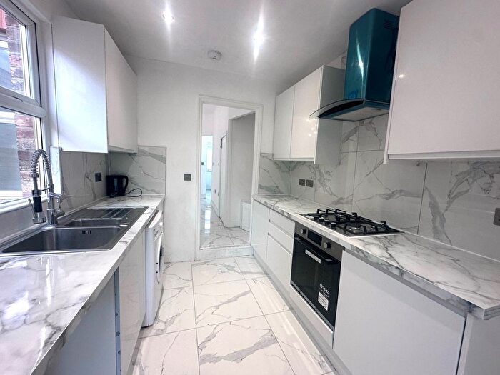 4 Bedroom Semi-Detached House To Rent In Fulbourne Road, London, E17