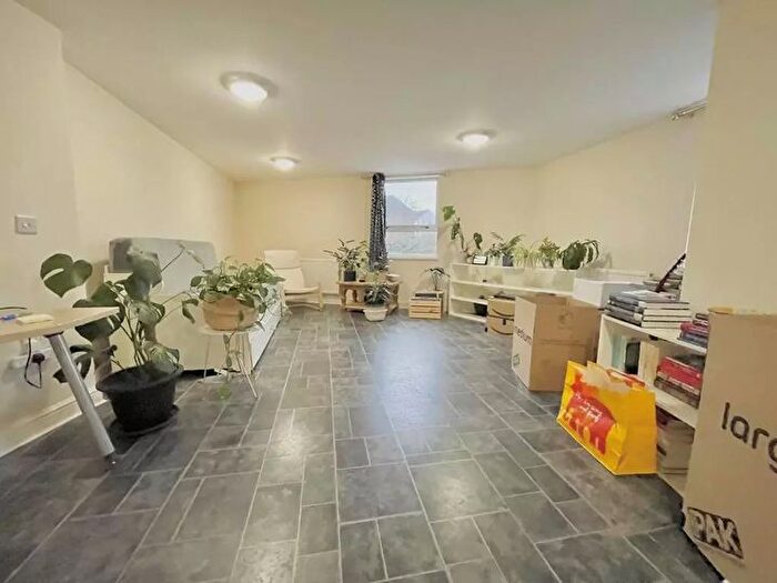 1 Bedroom Flat To Rent In Town Street, Leeds, LS12
