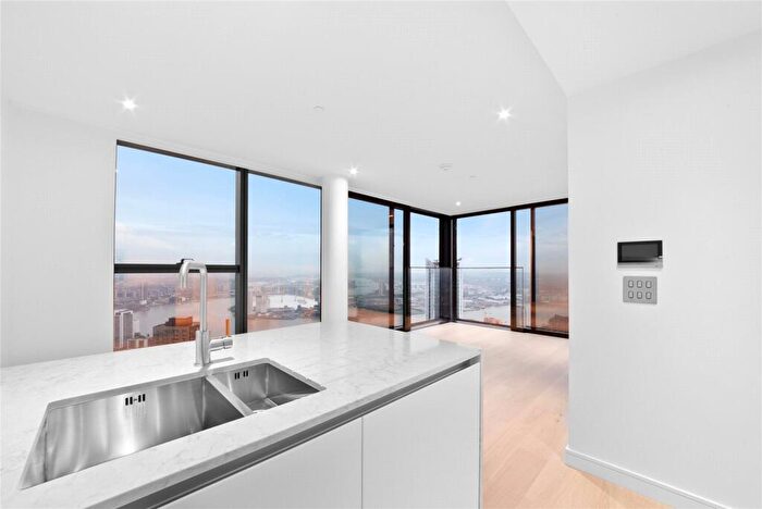 2 Bedroom Apartment To Rent In Marsh Wall, London, E14