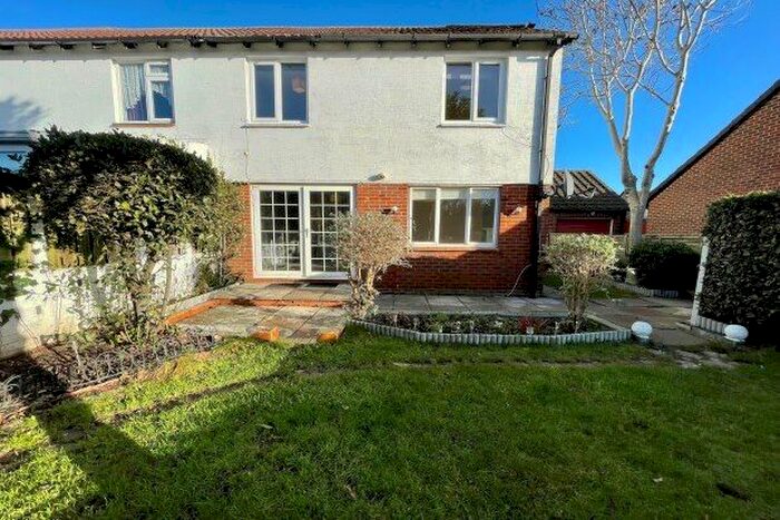 4 Bedroom Semi-Detached House To Rent In Colehill Crescent, Bournemouth, BH9