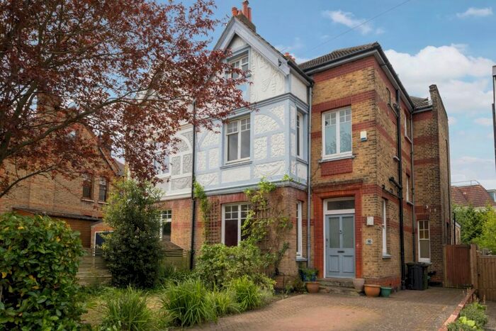 6 Bedroom Semi-Detached House To Rent In Oakhill Road Beckenham, BR3