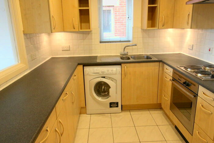 2 Bedroom Apartment To Rent In Adventurers Quay, Cardiff Bay, CF10