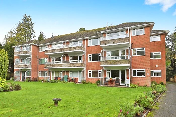 2 Bedroom Flat To Rent In Portarlington Road, Bournemouth, BH4