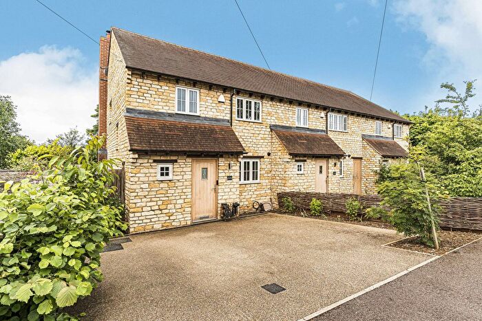 3 Bedroom End Of Terrace House For Sale In Nethercote Road, Tackley, OX5