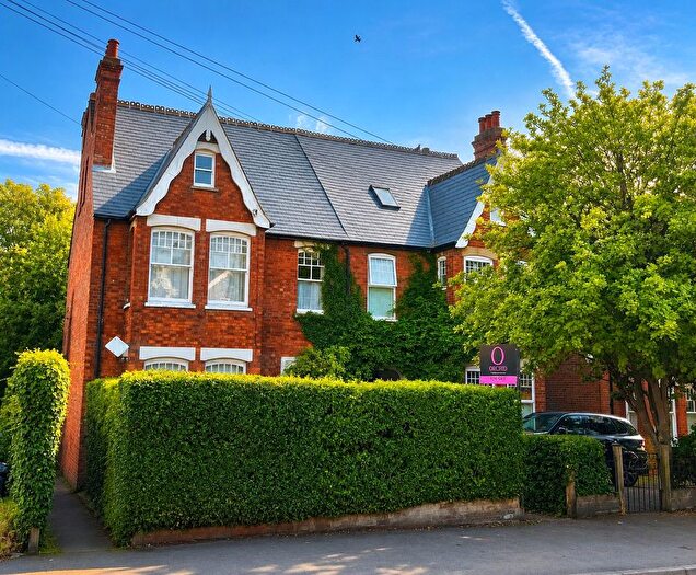 Semi-Detached House For Sale In High Street, Berkhamsted, Hertfordshire, HP4
