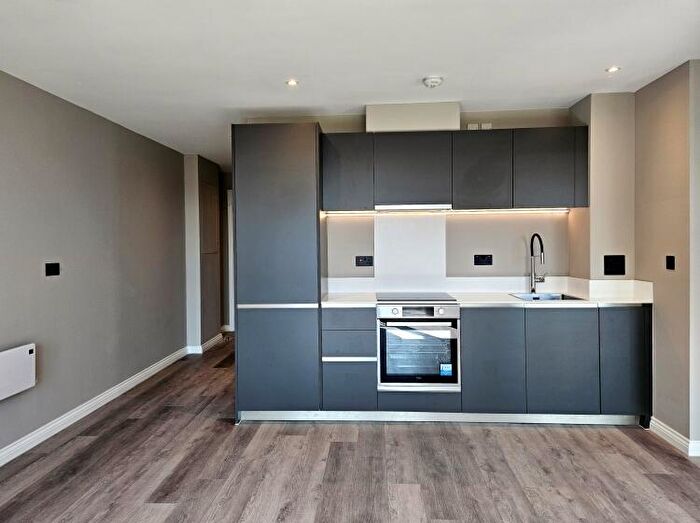 1 Bedroom Apartment To Rent In Whitehall Road Leeds, LS12