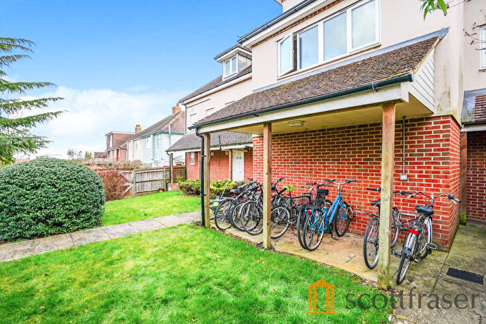 2 Bedroom Flat To Rent In Beaumont Court, The Avenue, OX1