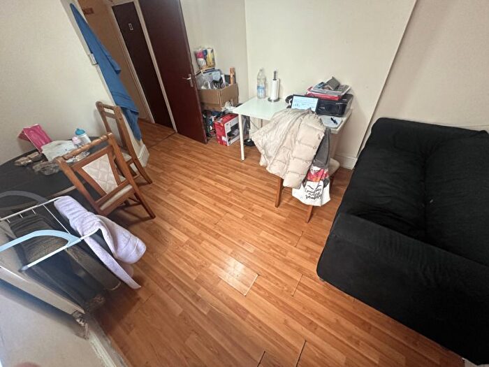 2 Bedroom Flat To Rent In Green Street, Riverside, Cardiff, CF11