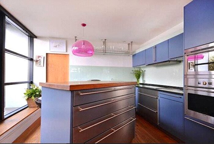 2 Bedroom Apartment To Rent In Curtain Road, Shoreditch, London, EC2A