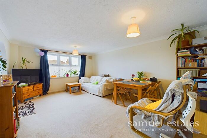 1 Bedroom Flat To Rent In Peregrine Court, Streatham, SW16