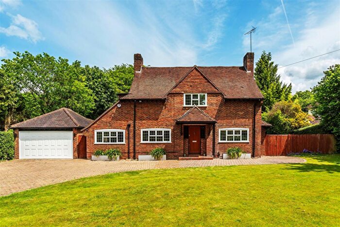 4 Bedroom Detached House For Sale In Crampshaw Lane, Ashtead, KT21