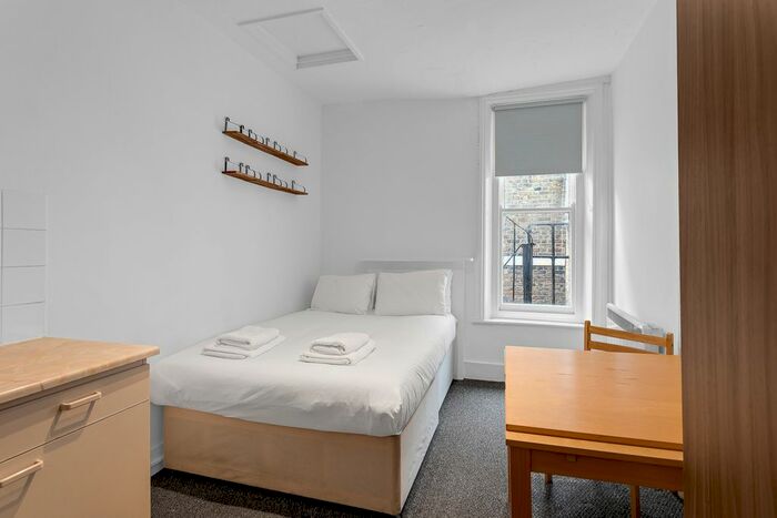 Studio To Rent In Pembridge Villas, London, W11