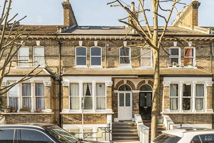 2 Bedroom Flat To Rent In Linden Gardens, London, W4