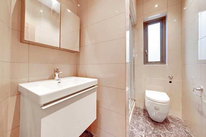 2 Bedroom Apartment To Rent In Fieldgate Street, E1