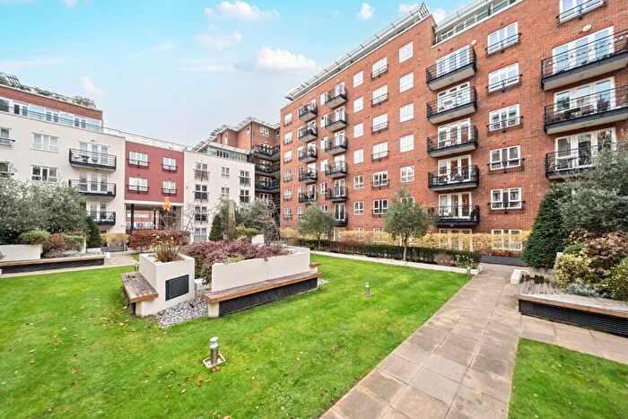 2 Bedroom Flat To Rent In Seven Kings Way, Kingston Upon Thames, Surrey, KT2