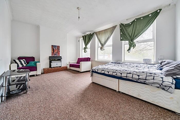 3 Bedroom Maisonette To Rent In Windsor Drive, Orpington, BR6