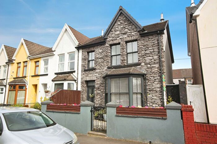3 Bedroom End Of Terrace House For Sale In The Parade, Pontypridd, CF37