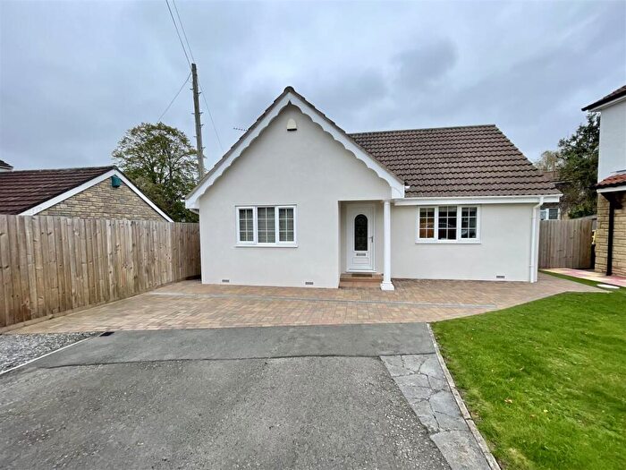 3 Bedroom Detached Bungalow For Sale In Greenore, Bristol, BS15