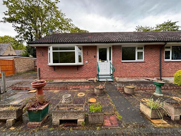 2 Bedroom Bungalow For Sale In Beckside, Hornsea, HU18