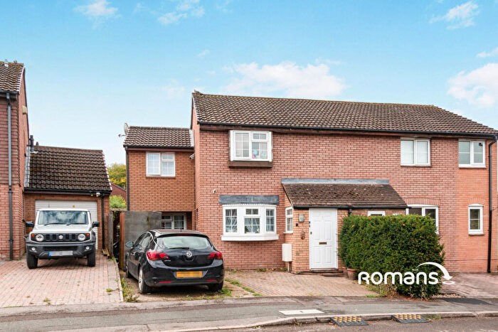 4 Bedroom Semi-Detached House To Rent In Tippet Gardens, Basingstoke, RG22