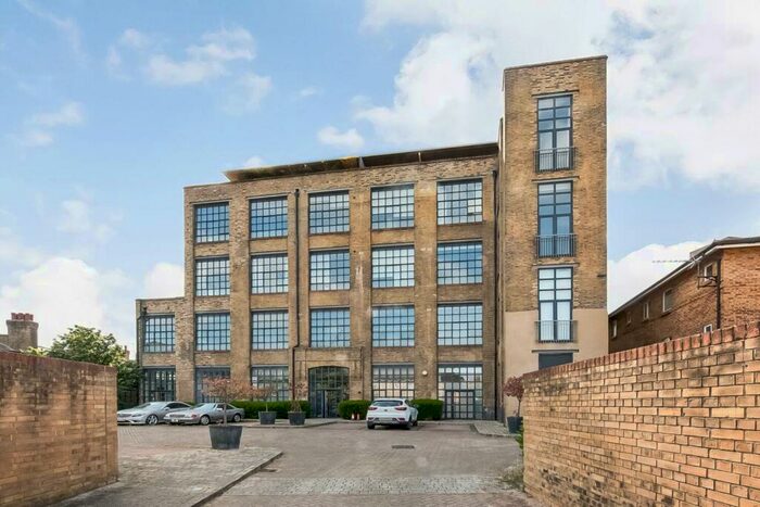 1 Bedroom Apartment To Rent In Asylum Road, Peckham, London, SE15