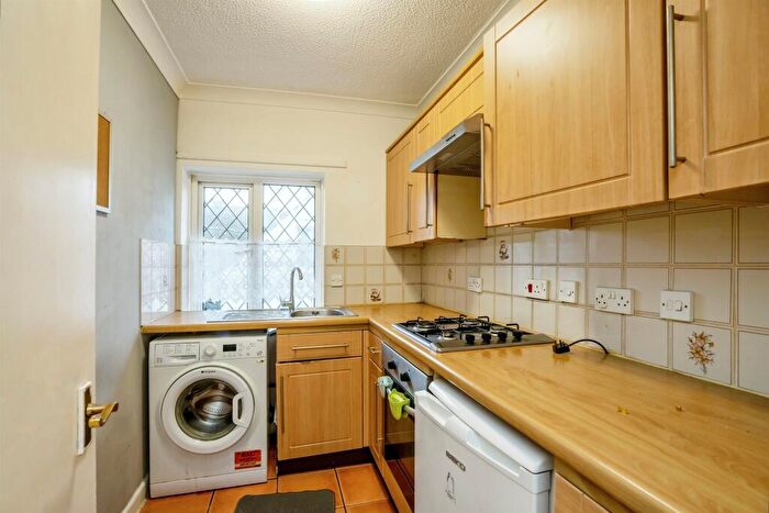 1 Bedroom Flat For Sale In Burnham Avenue, Bognor Regis, PO21