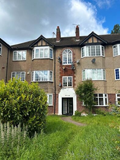2 Bedroom Flat To Rent In Beresford Gardens, Enfield, Middlesex, EN1