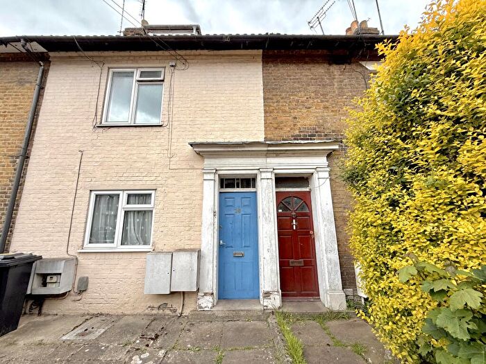 2 Bedroom Flat To Rent In Maidstone, ME14