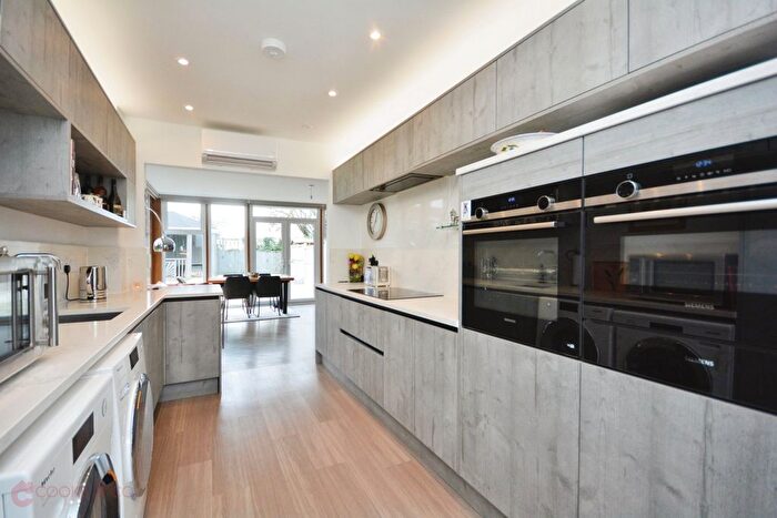 3 Bedroom End Of Terrace House For Sale In Kingsgate Avenue, Broadstairs, Kent, CT10