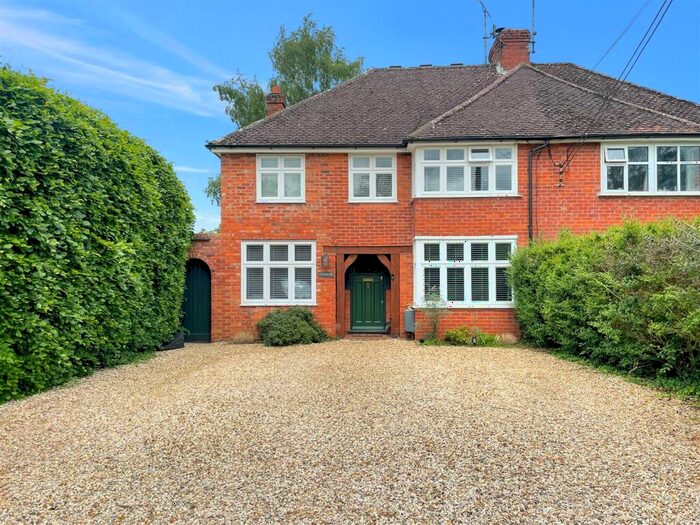 4 Bedroom Semi-Detached House For Sale In Chalkhouse Green Road, Kidmore End, RG4